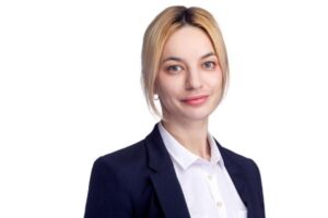 Юля - старший консультант