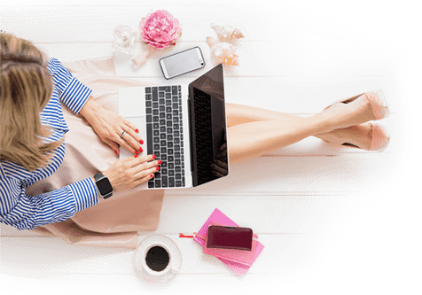 girl with macbook