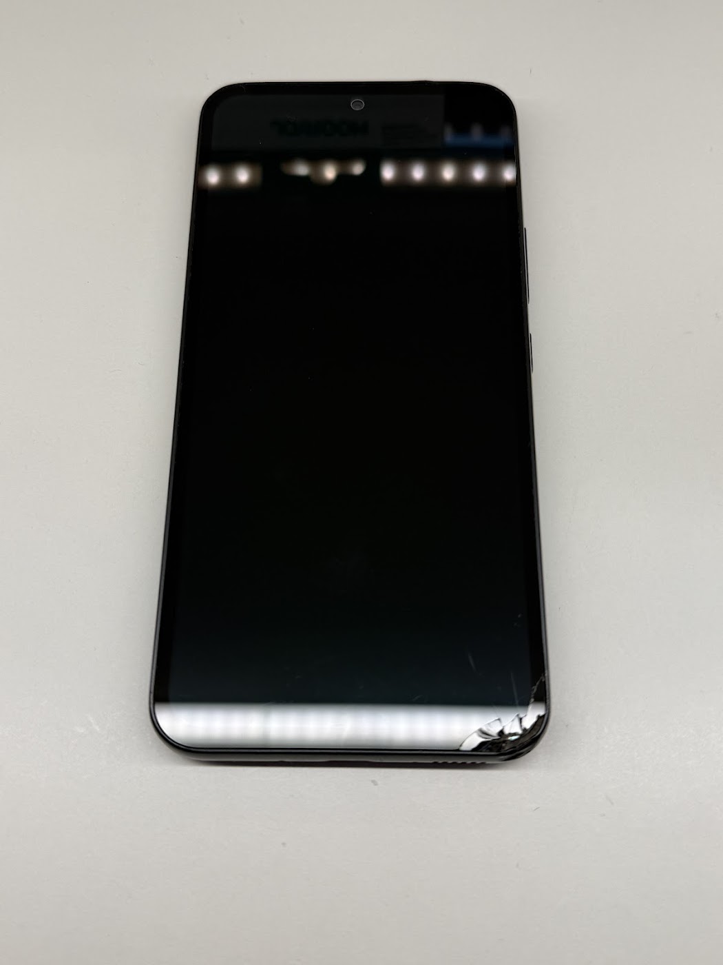 Samsung Galaxy A54 pragunenud esiekraan enne ekraanivahetust SkyMobile töökojas